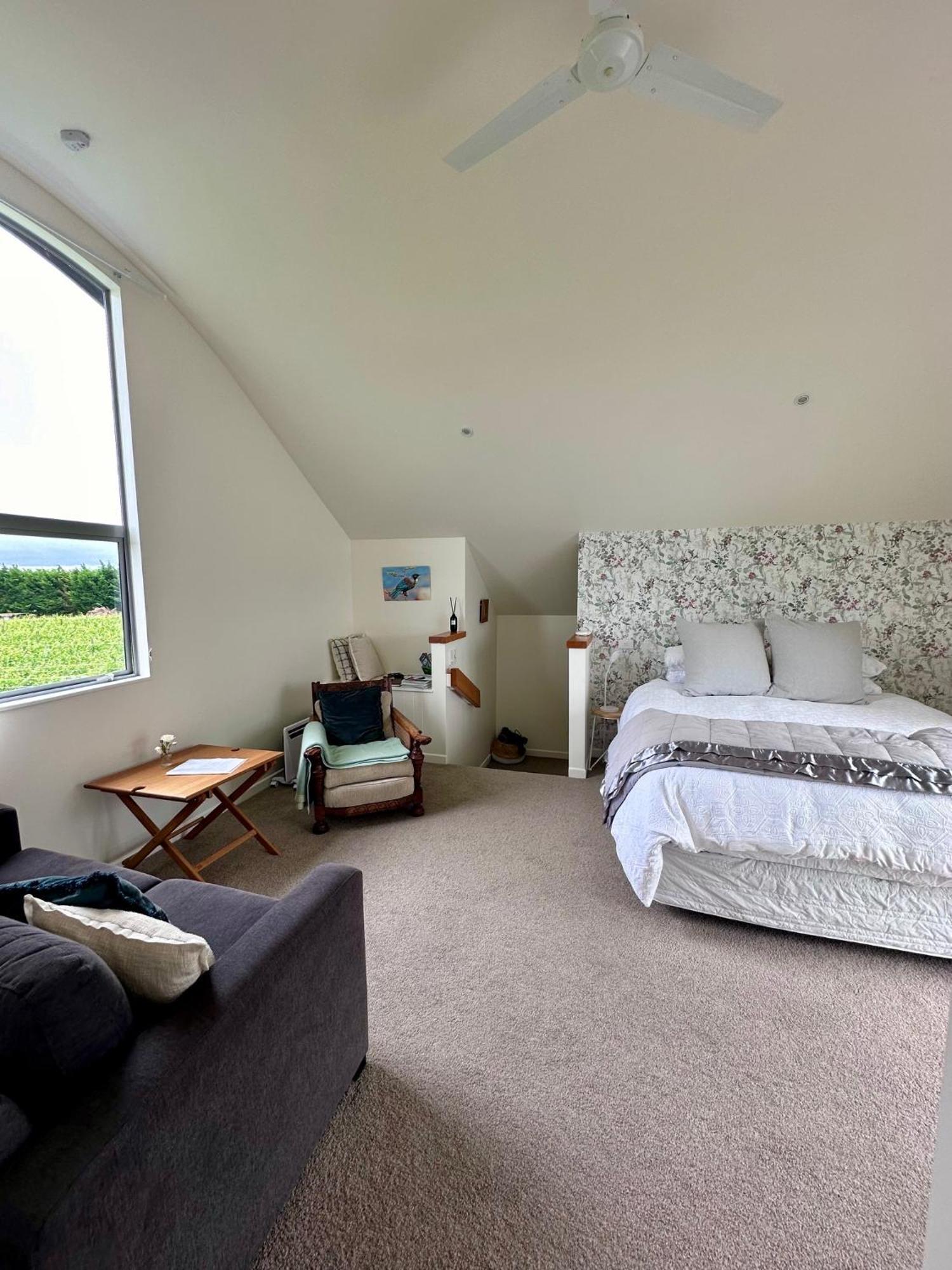 Le Gra Vineyard And Winery Bed & Breakfast Masterton Exterior photo